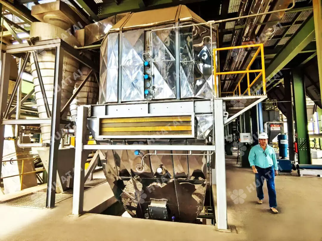 Soybean pretreatment and extraction section of the Inolsa plant in Bolivia